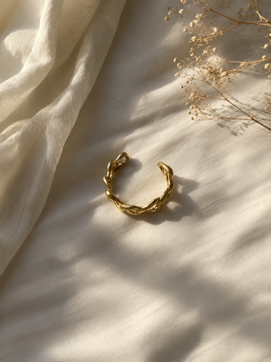 Interlocking Link Statement Cuff