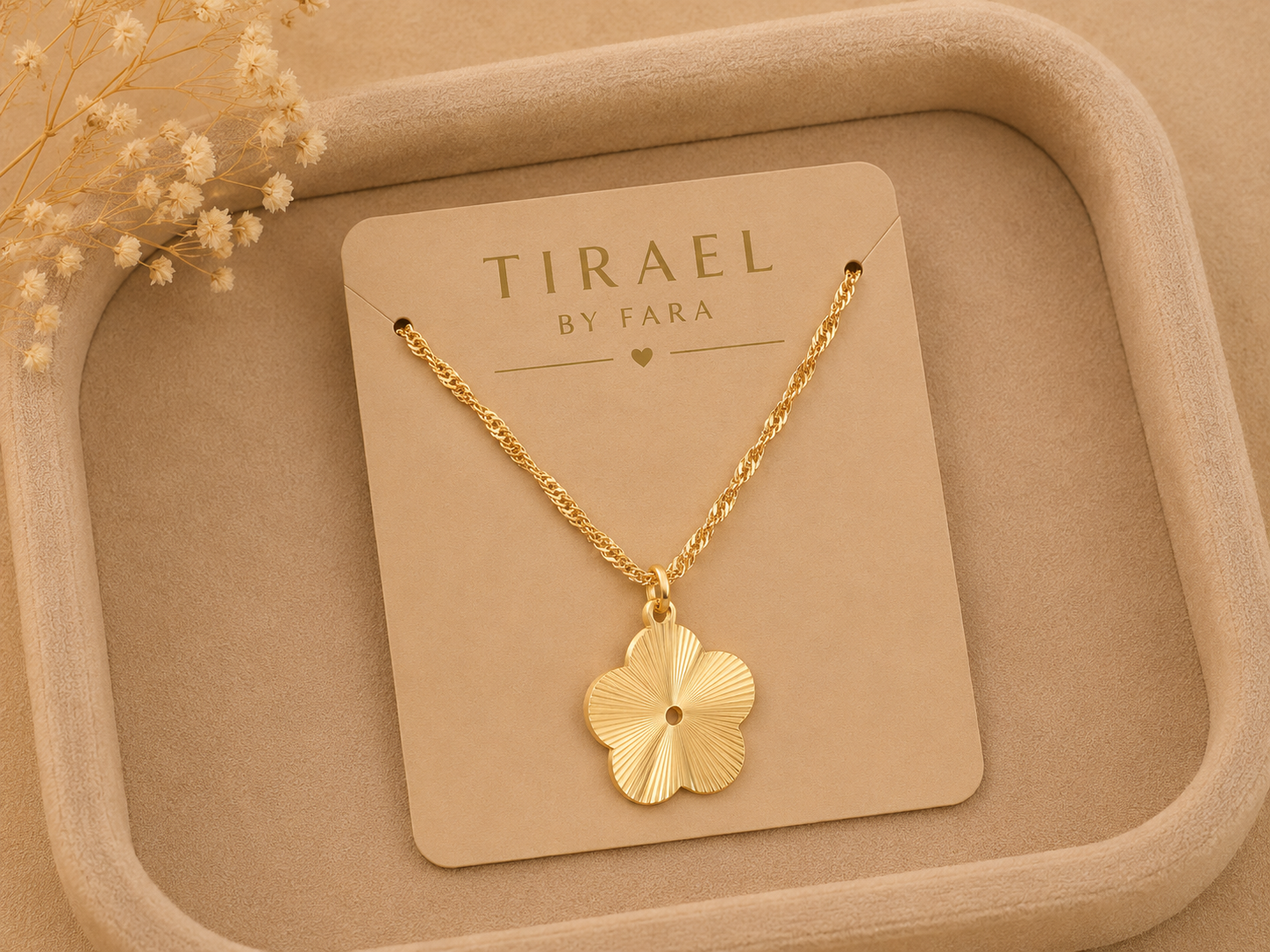 Luna Clover Pendant Necklace