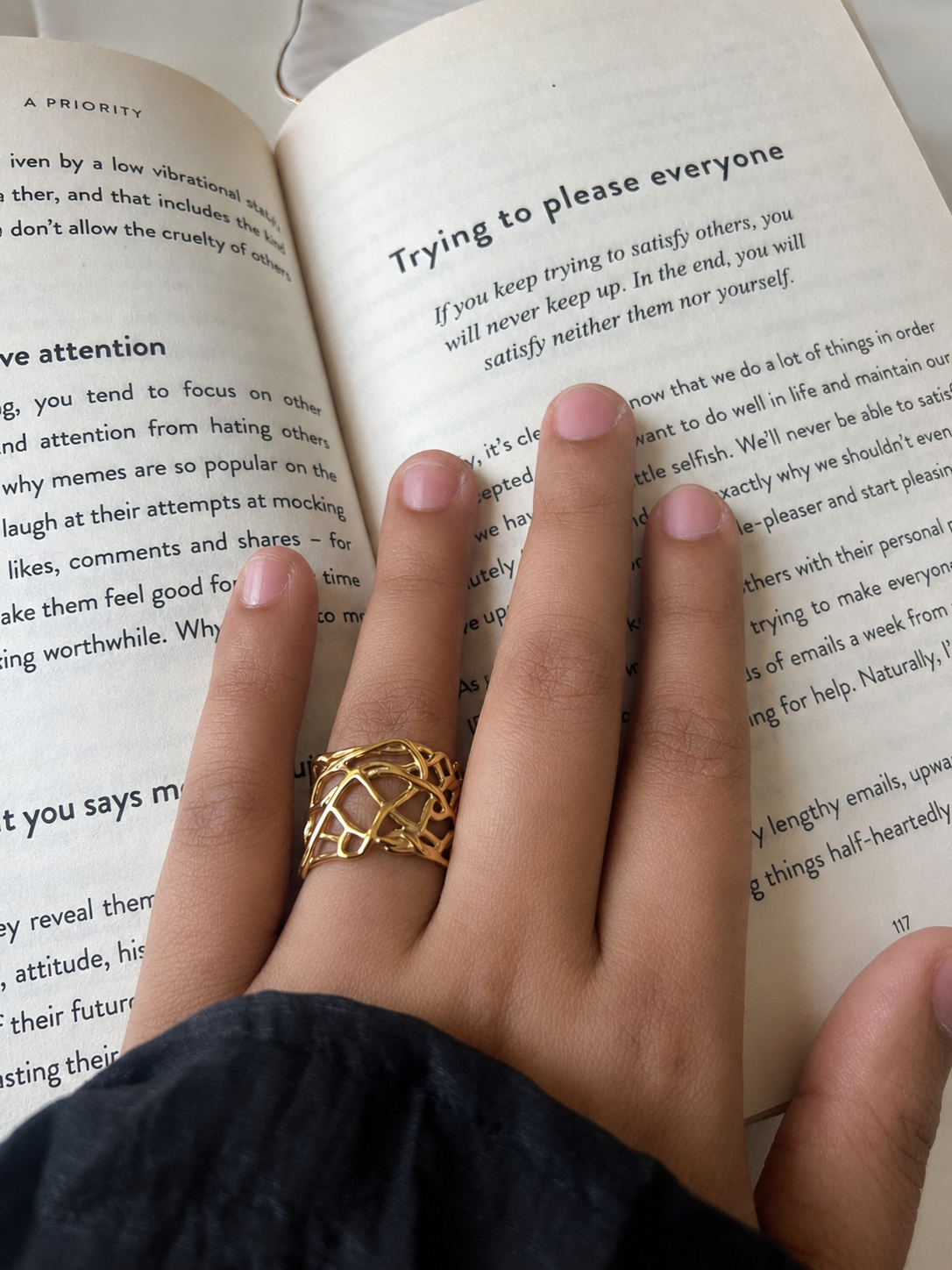 The Arabelle Knot Ring
