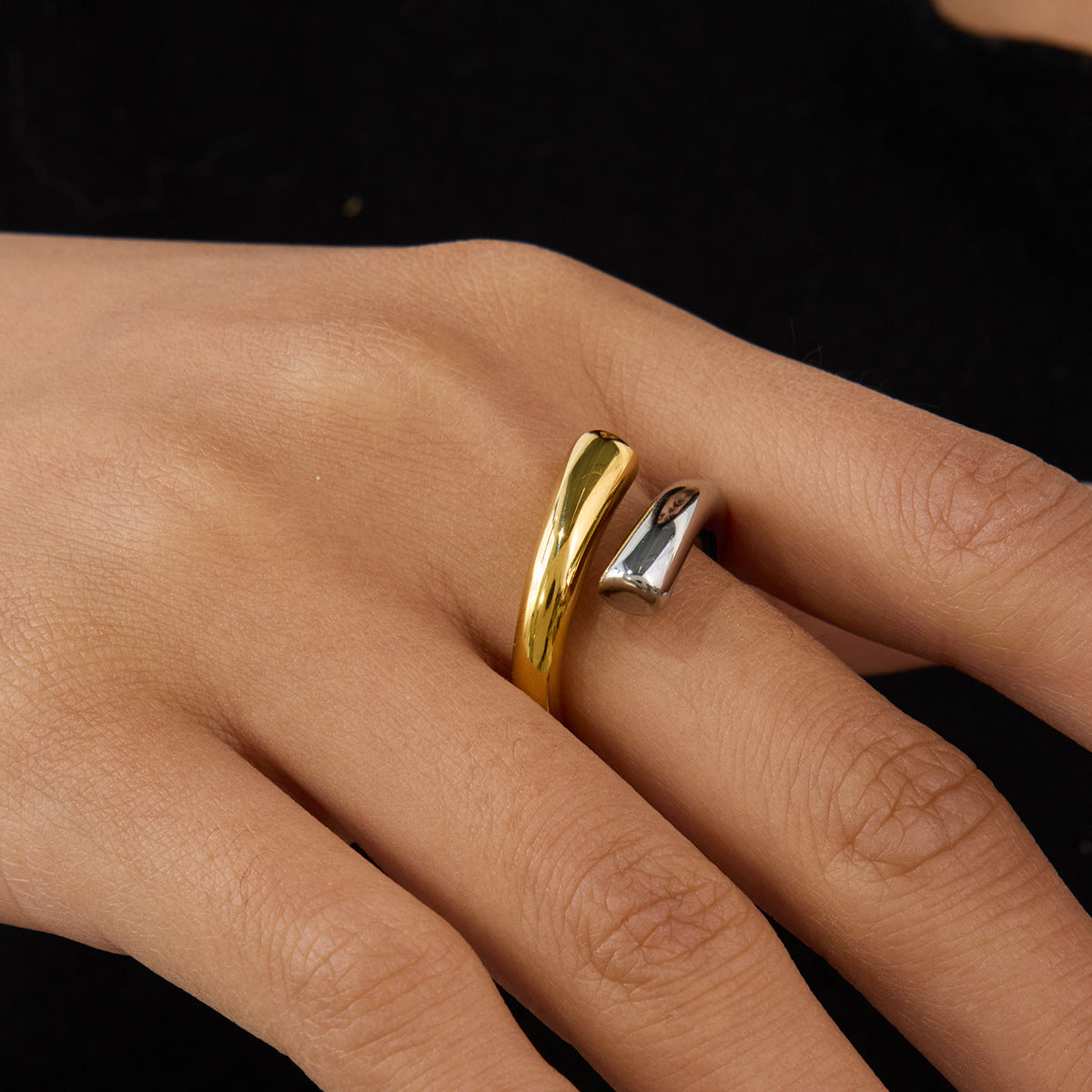 The Dual Essence Ring