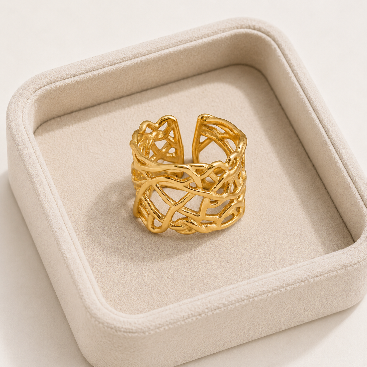 The Arabelle Knot Ring