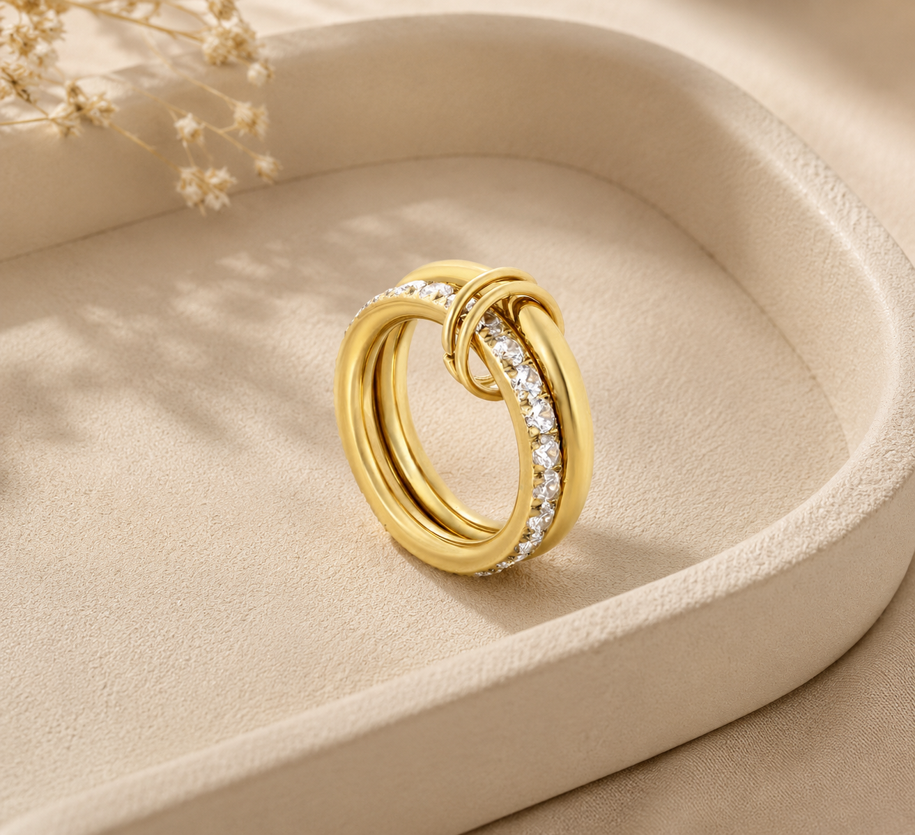 Celestia Infinity Knot Ring